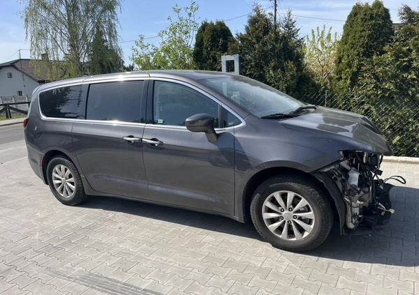 Chrysler Pacifica cena 49900 przebieg: 139000, rok produkcji 2019 z Piwniczna-Zdrój małe 497